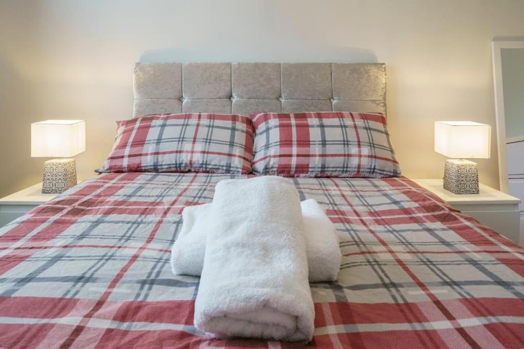 Central and Stylish 2 Bedroom Ravenhill Road Flat view 2