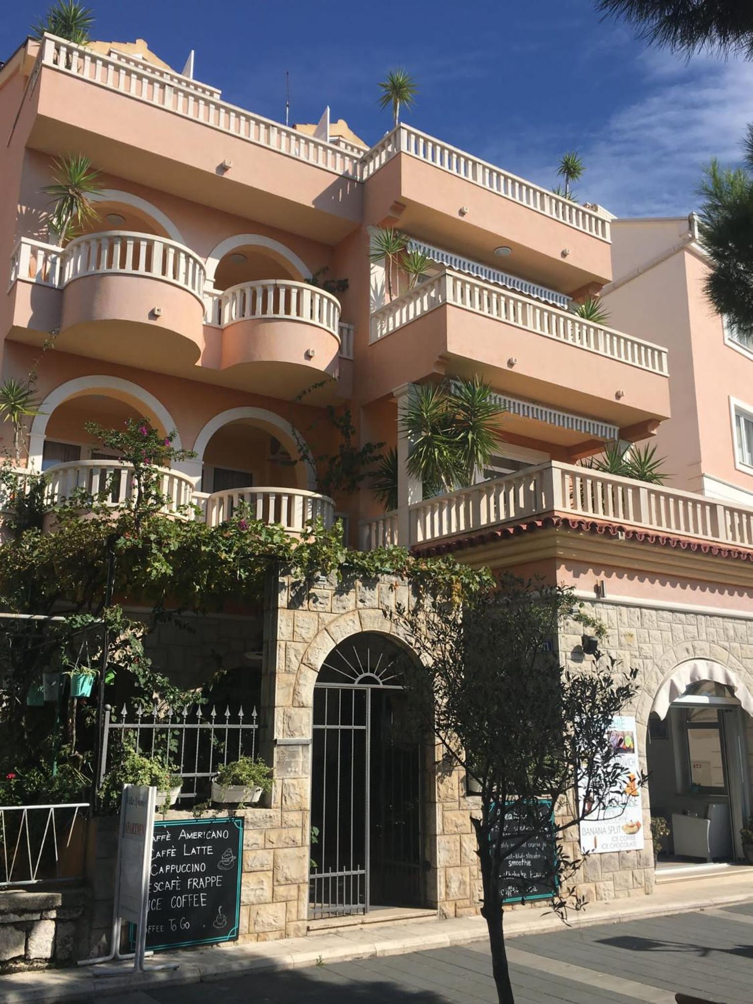 Penthouse Villa Spomenka top floor apartment on central beach