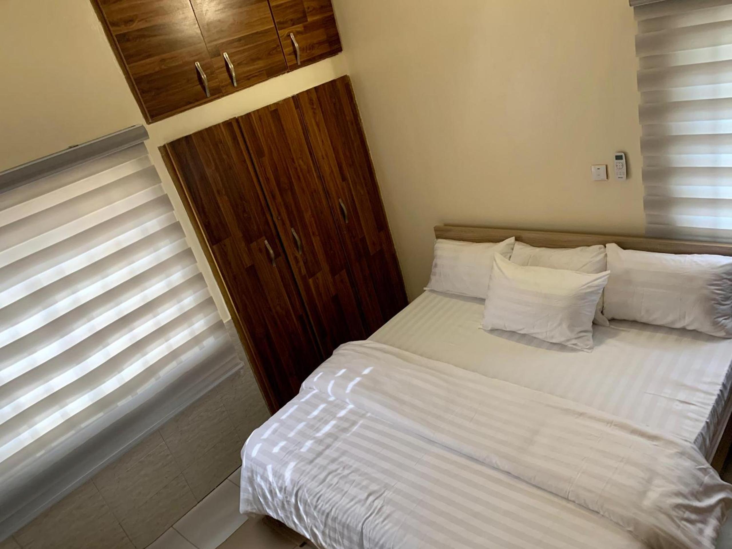 an exquiste 3 bedroom apartment, in a peaceful environment view 4