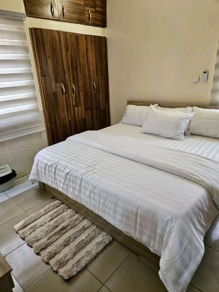 an exquiste 3 bedroom apartment, in a peaceful environment view 5
