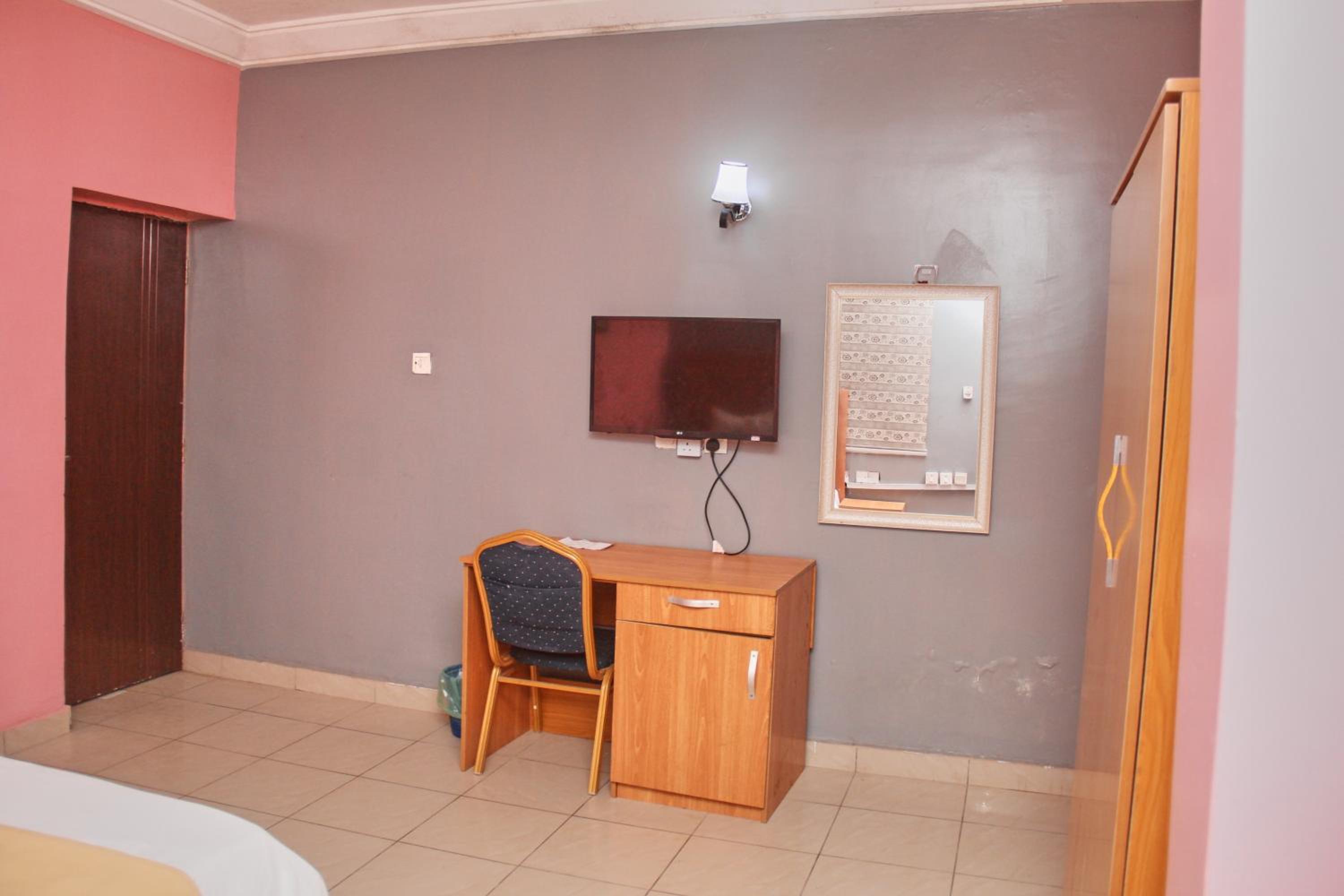 Photo 8