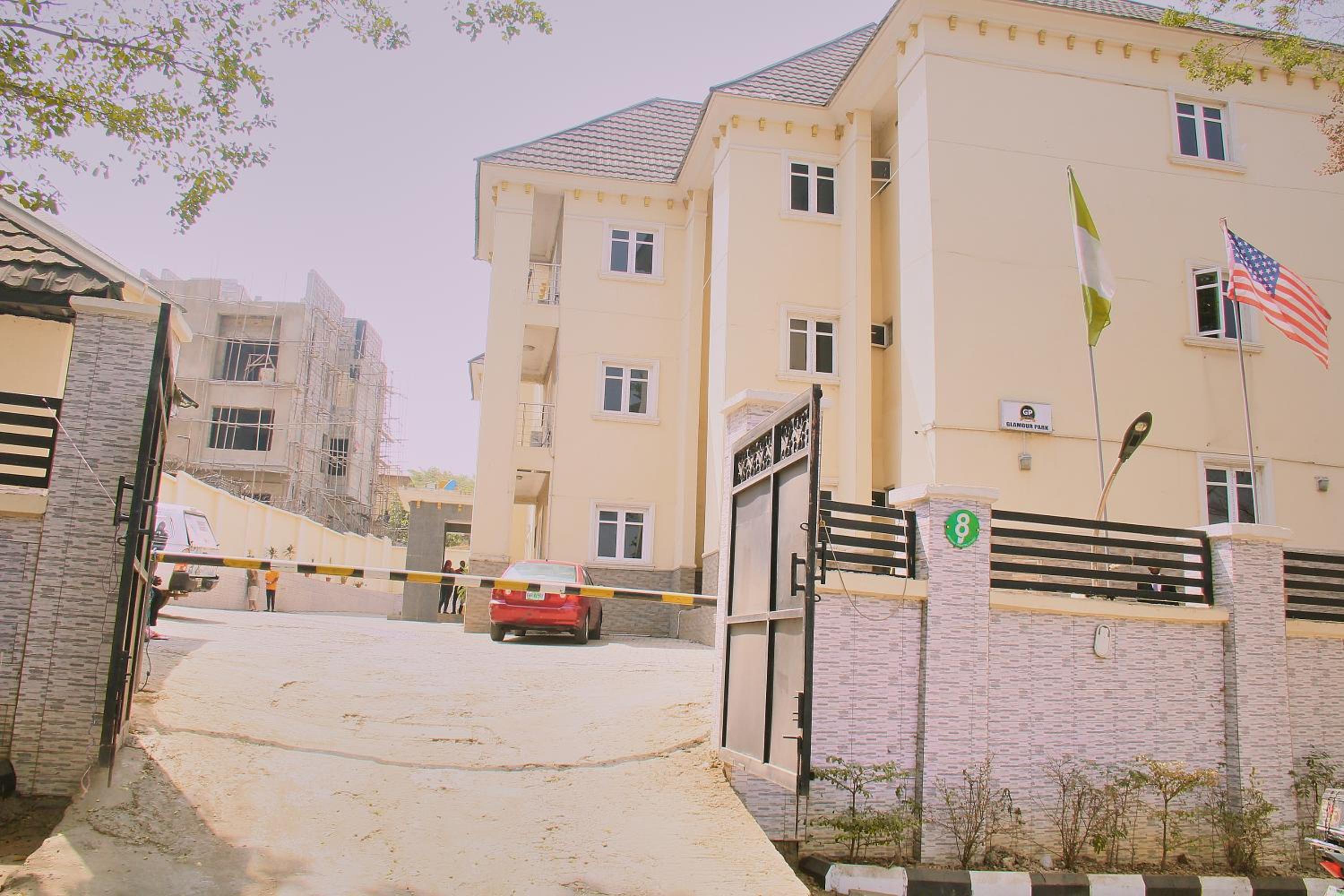 GLAMOUR PARK HOTEL AND APARTMENT view 2