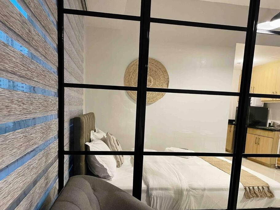 Gora studio in Avant BGC parking with fee view 3