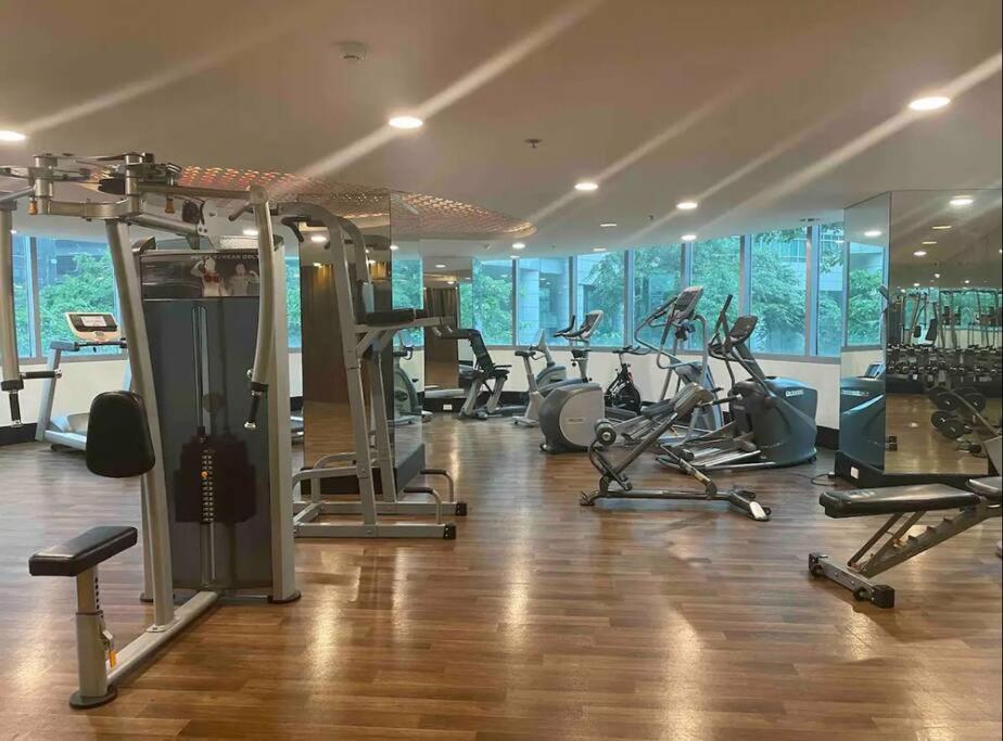 Gora studio in Avant BGC parking with fee view 4