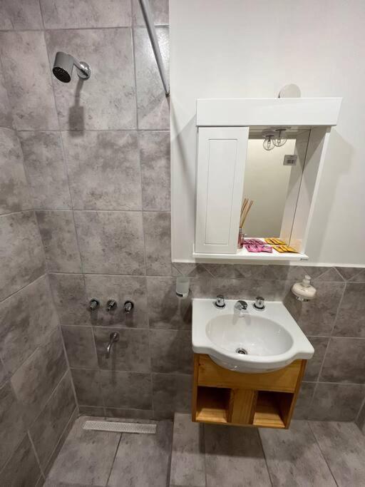 Departamento Centrico 2A - Valor en Dolares!!!