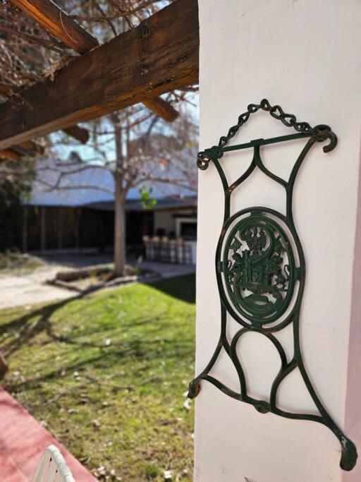 Amplia y cálida rodeada de verde con seguridad