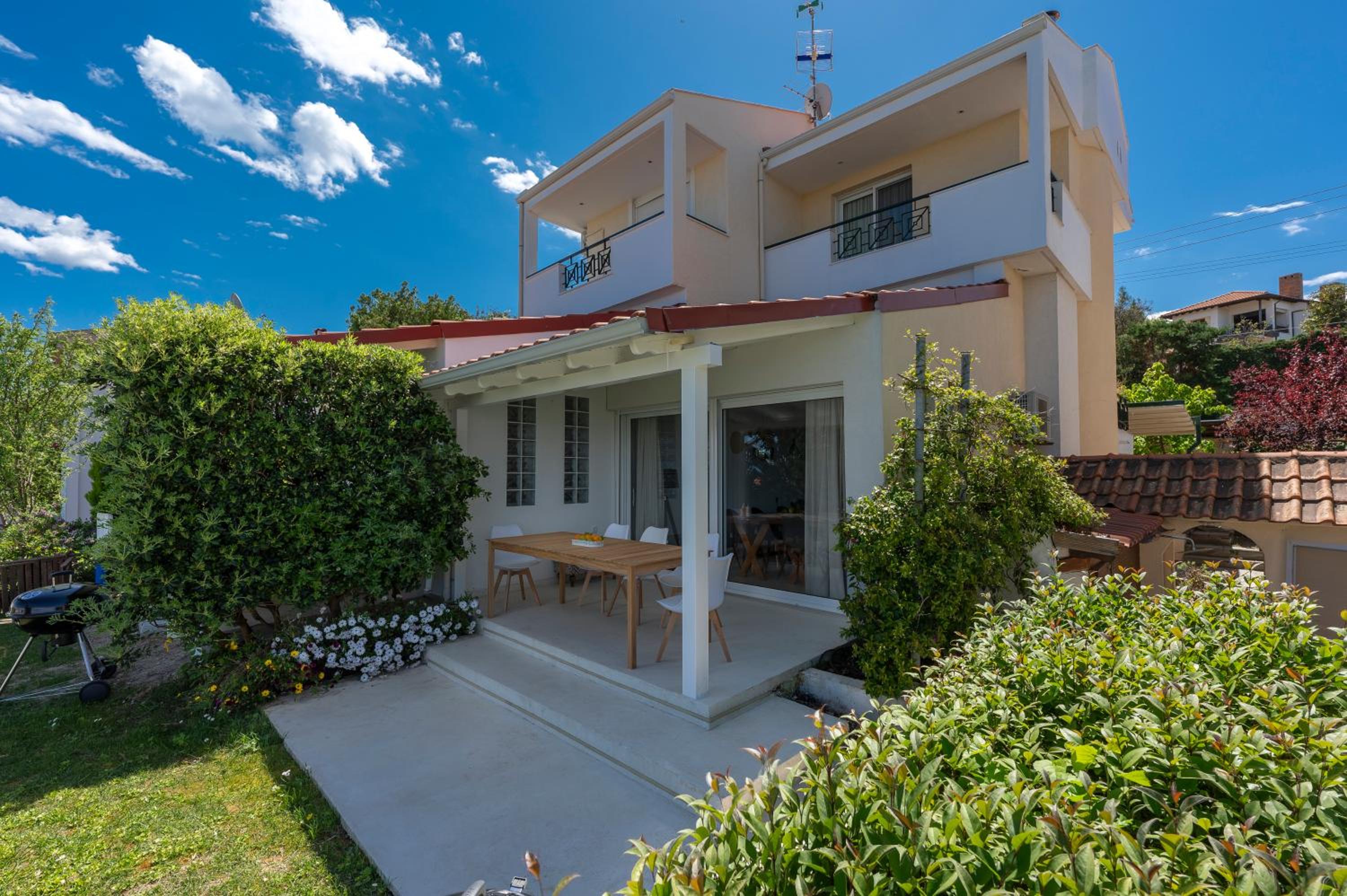 NG Villas Polichrono