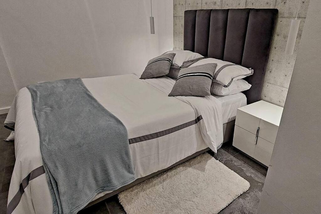 Modern design 1br in downtown Luanda