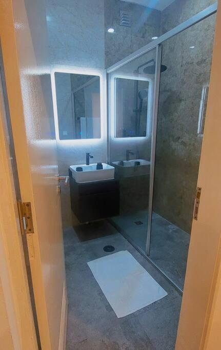 Modern design 1br in downtown Luanda