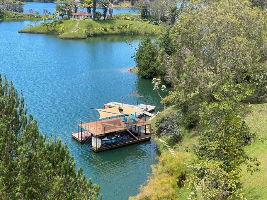 Lake Villa en el Peñol vista increíble