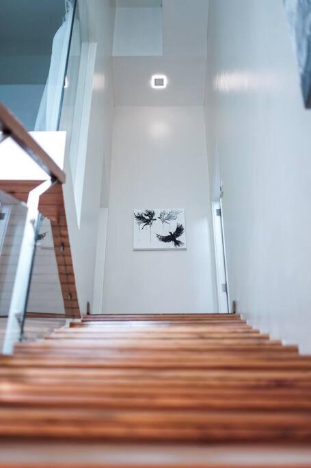 Loft 3BR with Garden in Avant BGC parking with fee view 3
