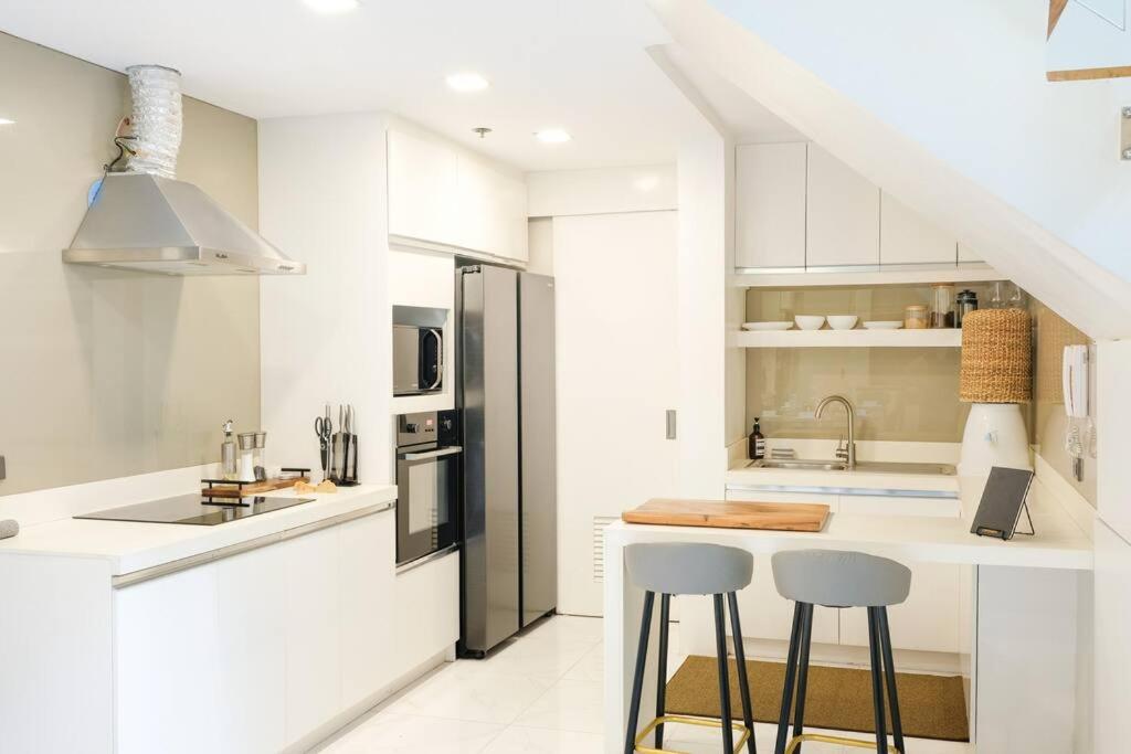 Loft 3BR with Garden in Avant BGC parking with fee view 4