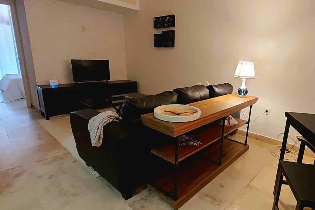 Moody & cozy 1br in city center