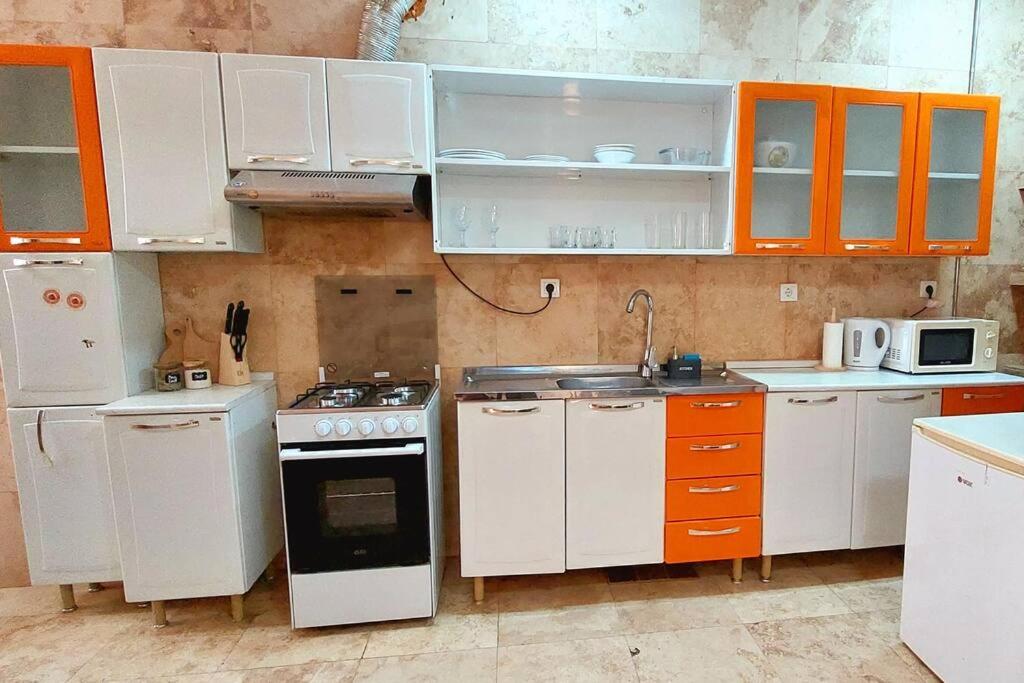 Moody & cozy 1br in city center