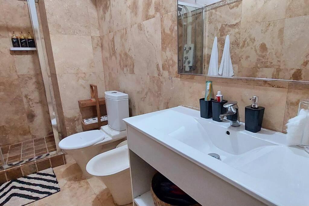 Moody & cozy 1br in city center