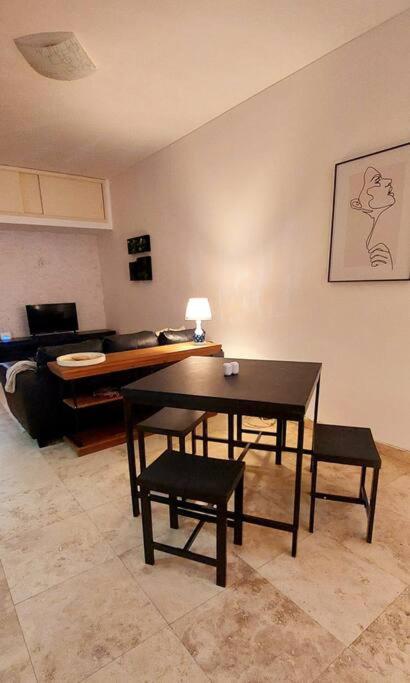 Moody & cozy 1br in city center