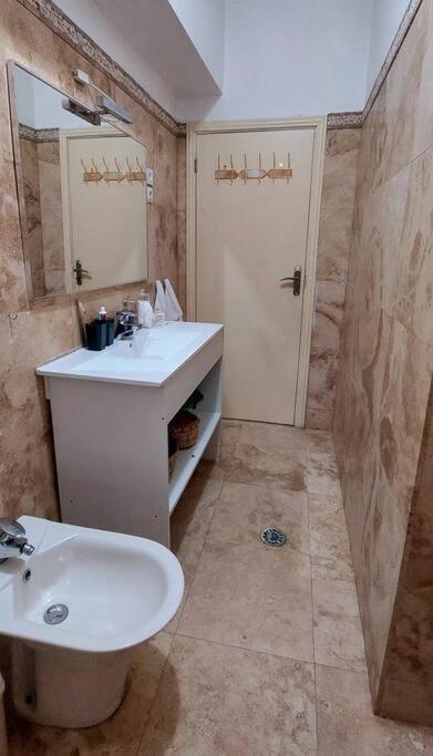 Moody & cozy 1br in city center
