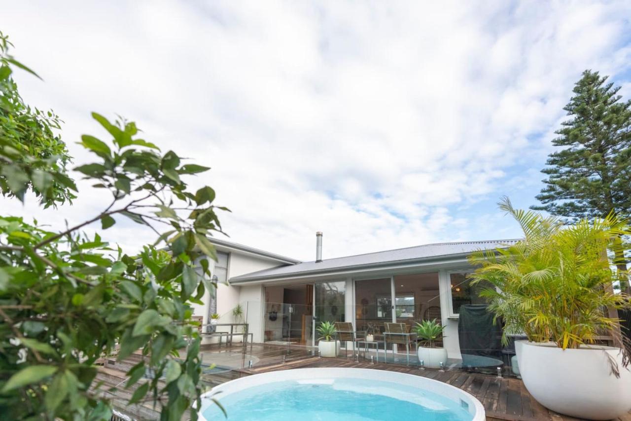 Diamond Beach House beachfront pool pets