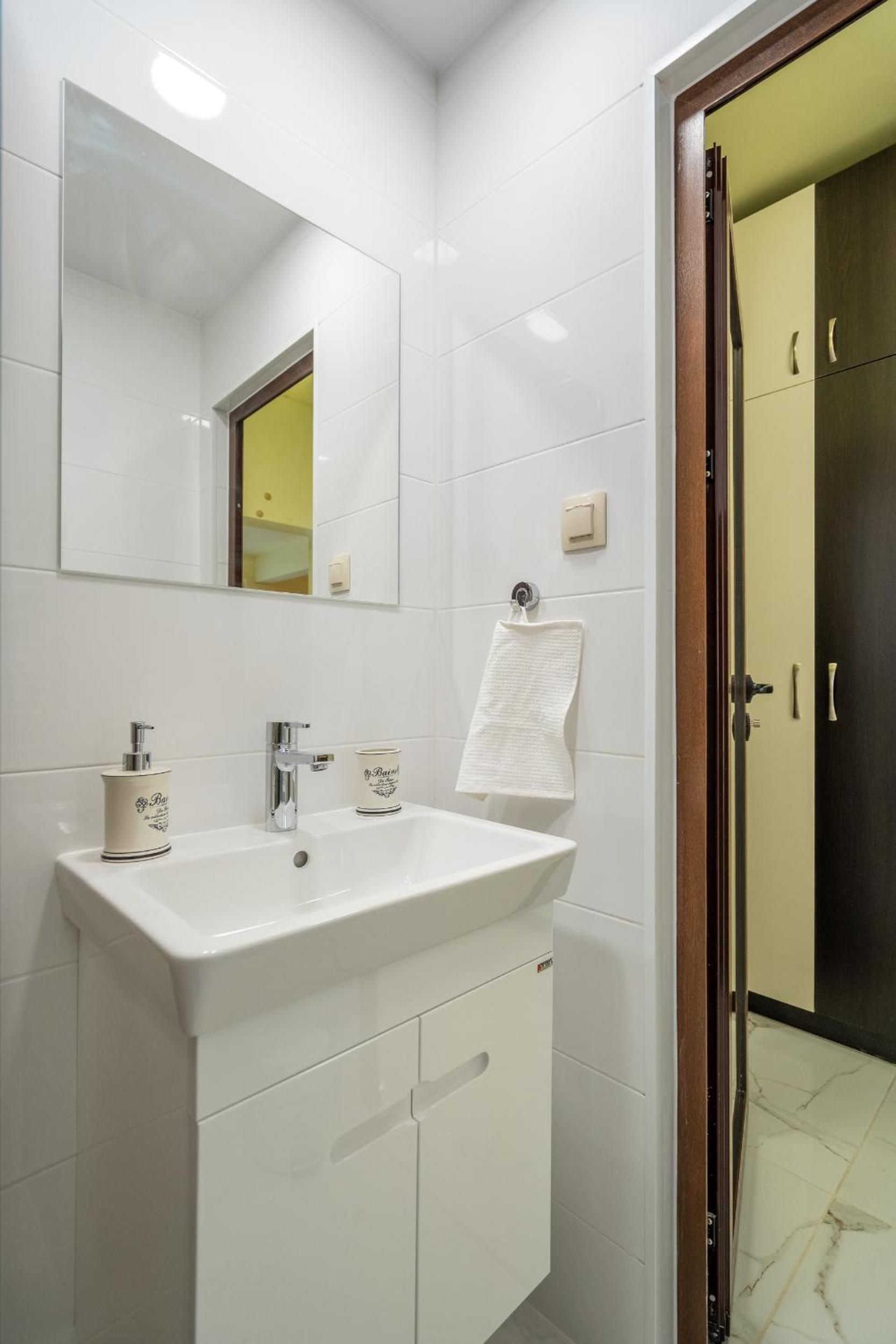 Top Location Central New & Spacious 3 BDR apt Medical Academy