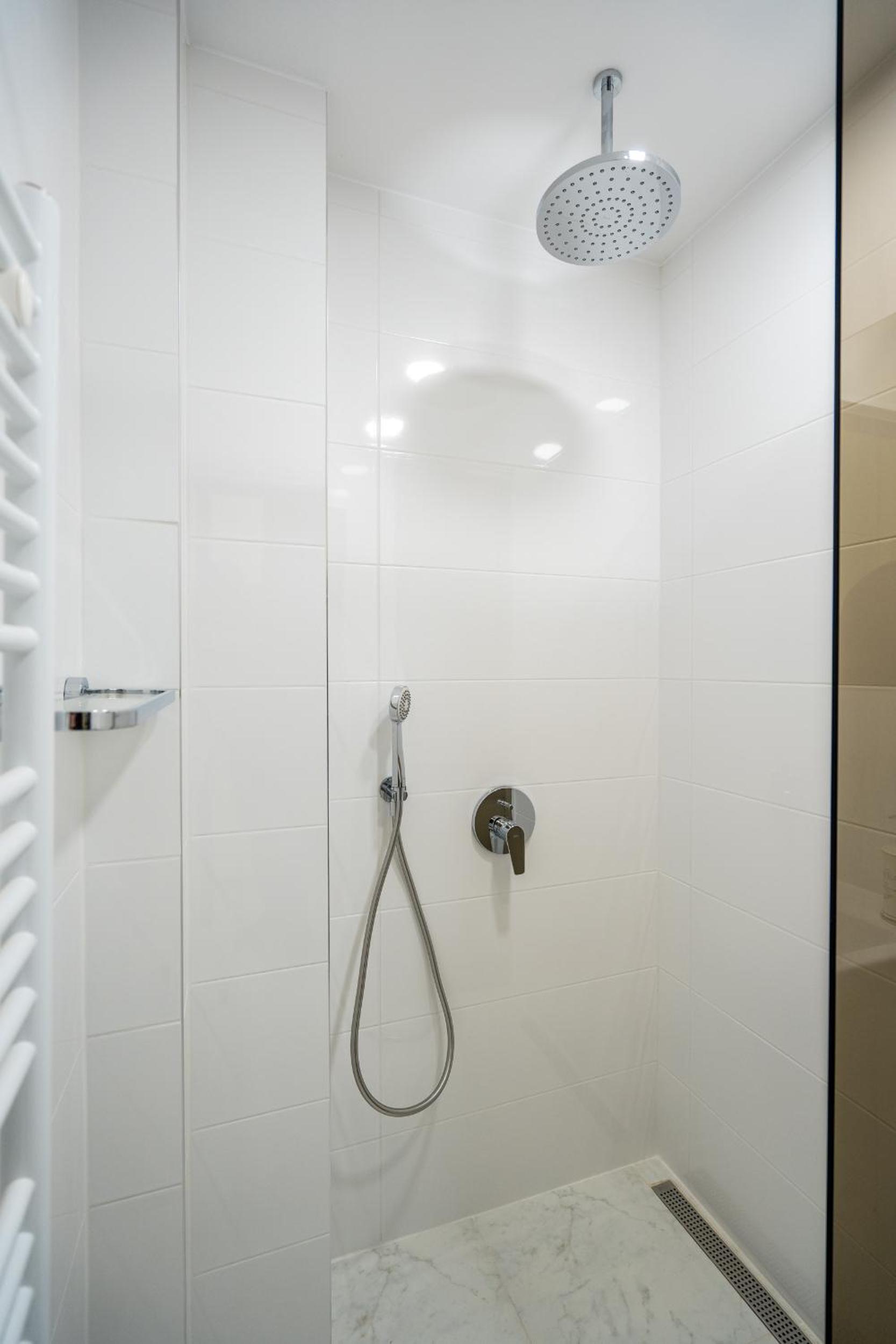 Top Location Central New & Spacious 3 BDR apt Medical Academy