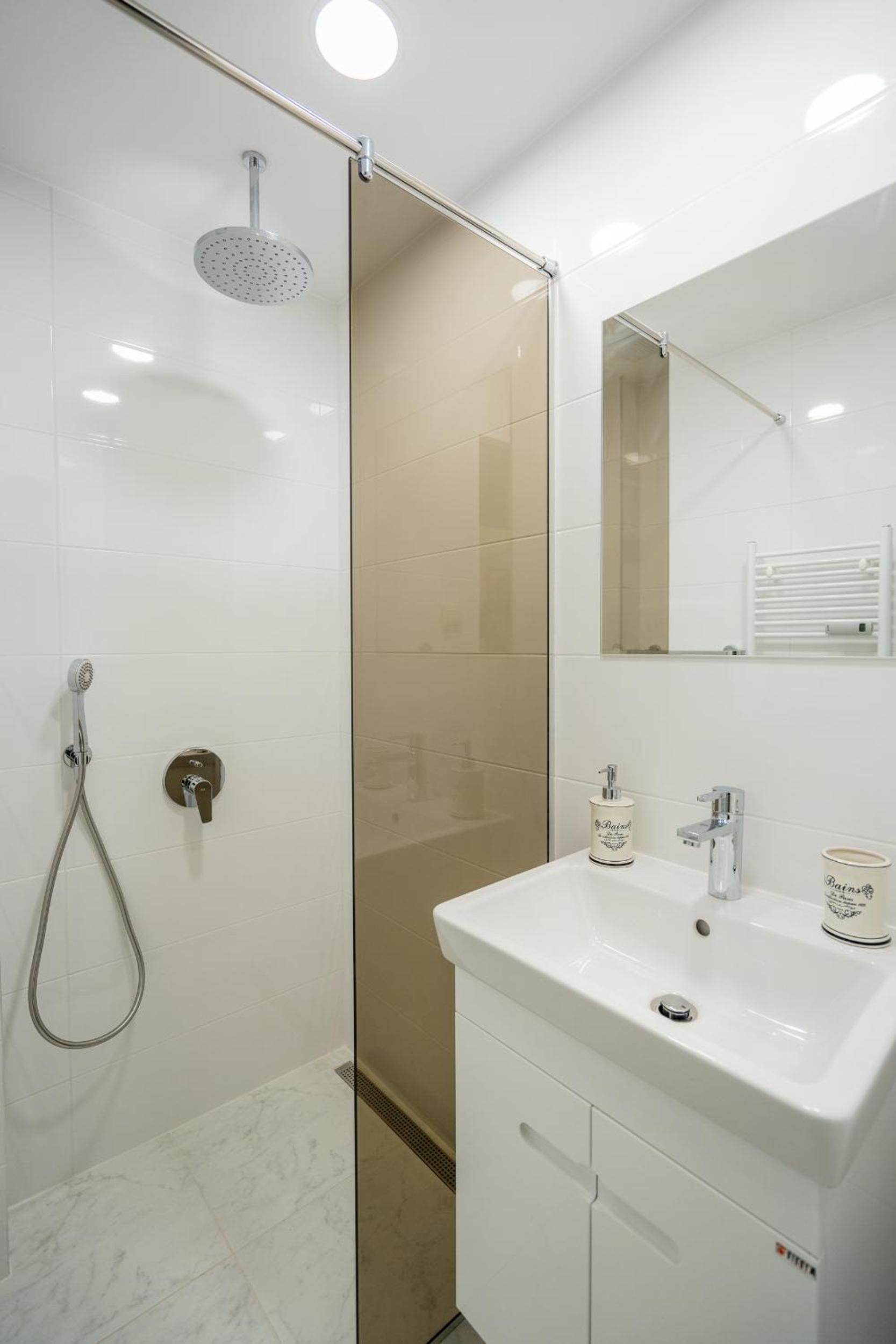 Top Location Central New & Spacious 3 BDR apt Medical Academy