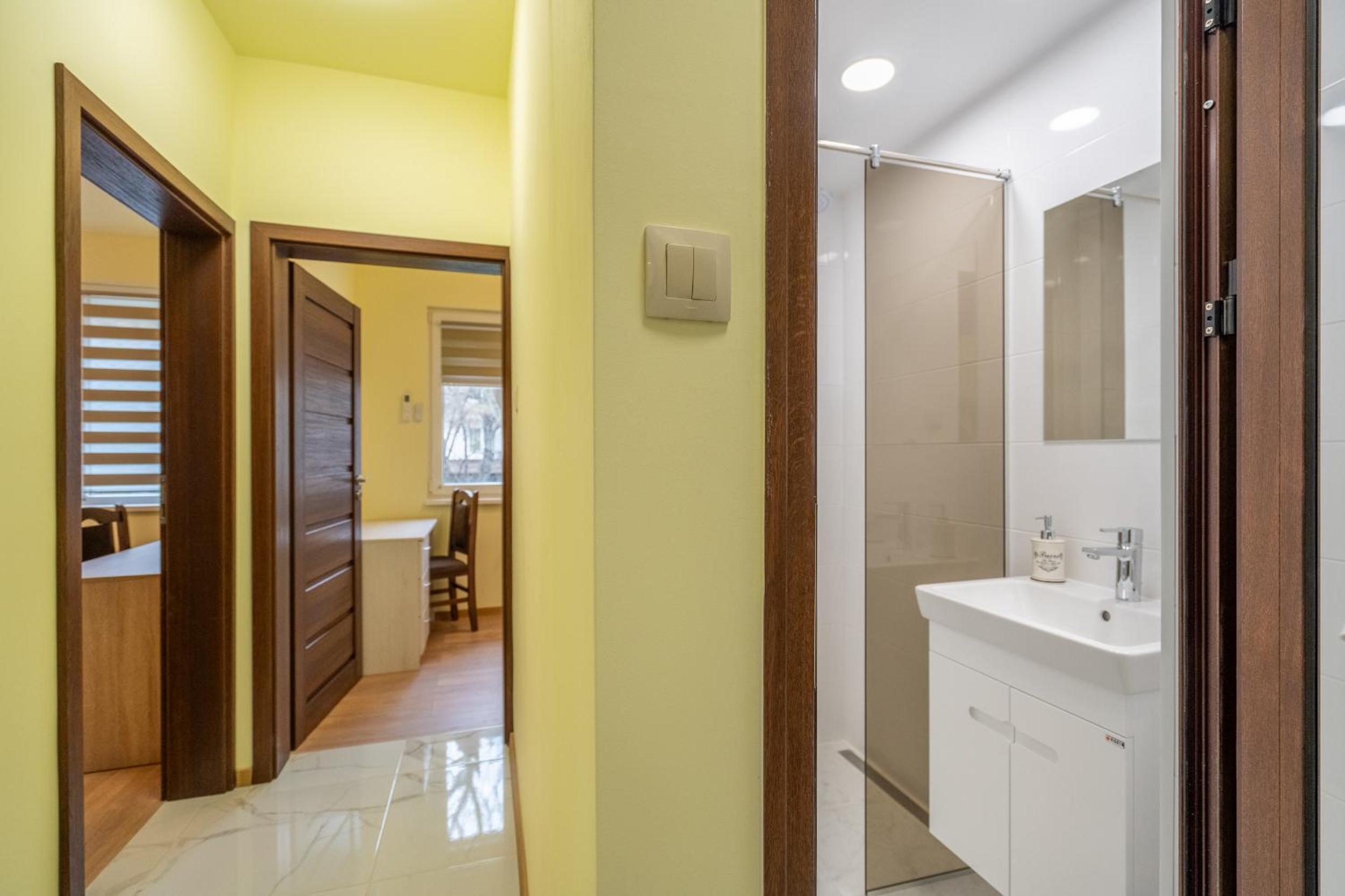 Top Location Central New & Spacious 3 BDR apt Medical Academy