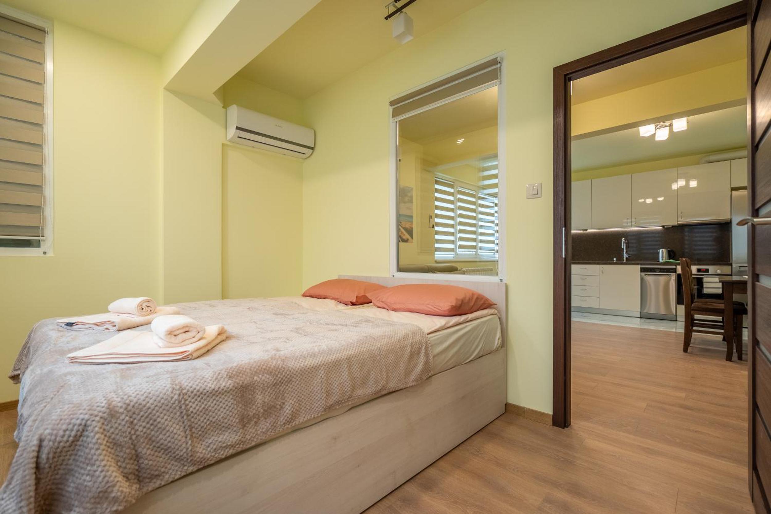 Top Location Central New & Spacious 3 BDR apt Medical Academy