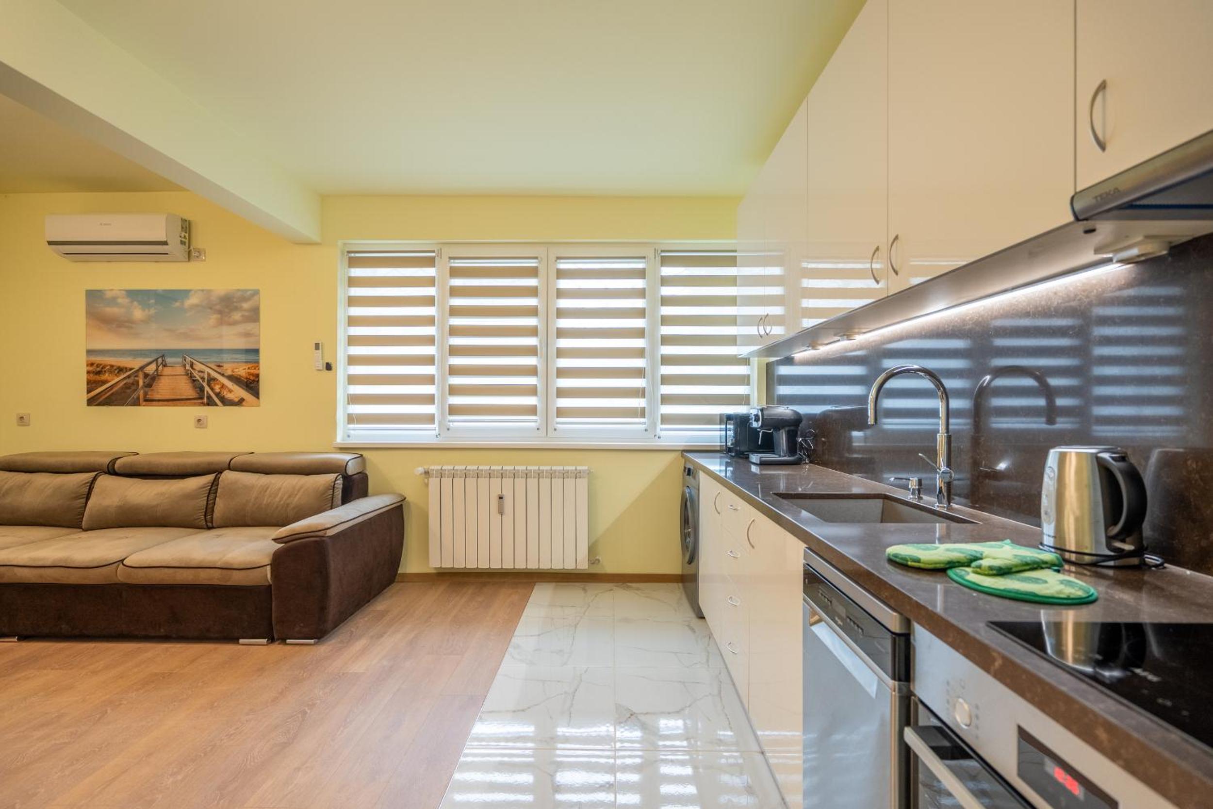 Top Location Central New & Spacious 3 BDR apt Medical Academy