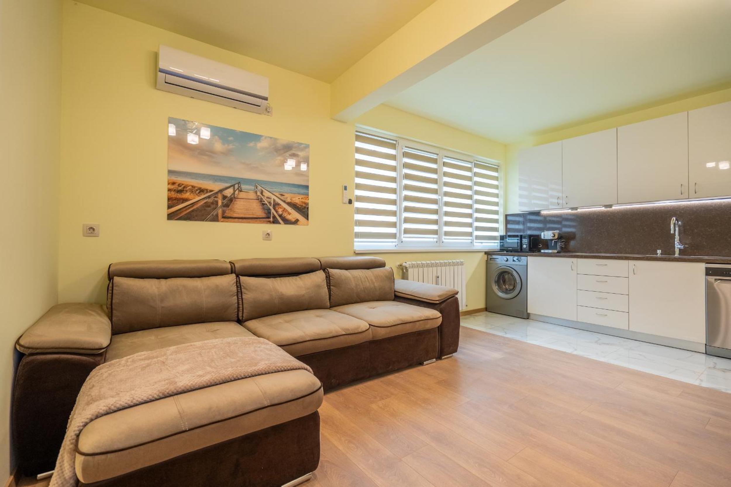Top Location Central New & Spacious 3 BDR apt Medical Academy