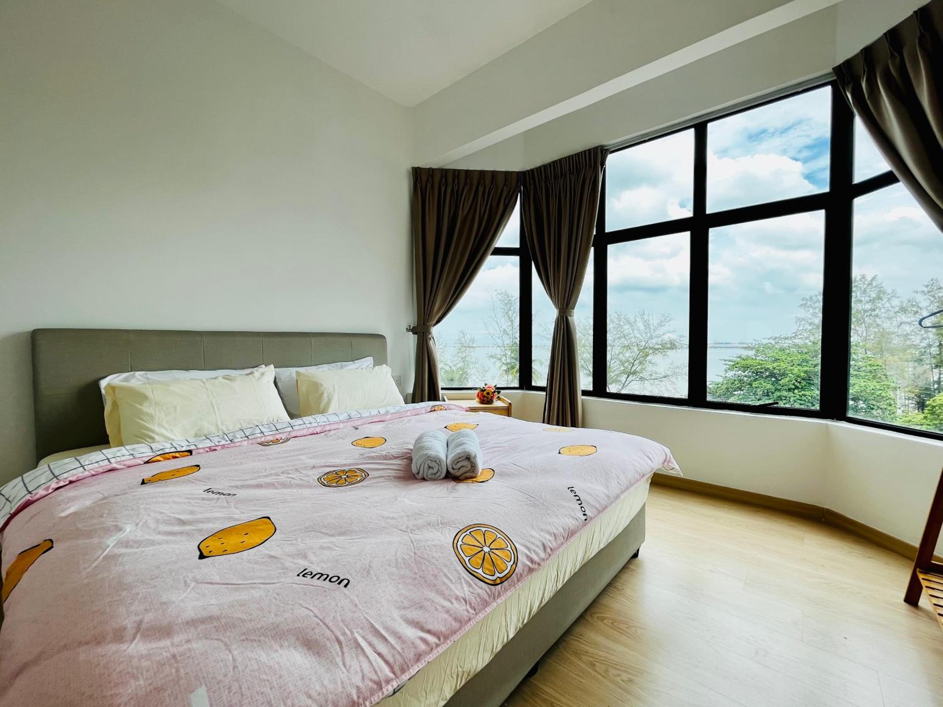 Private Bedrooms in Spacious Two-Bedroom Apartment photo 2