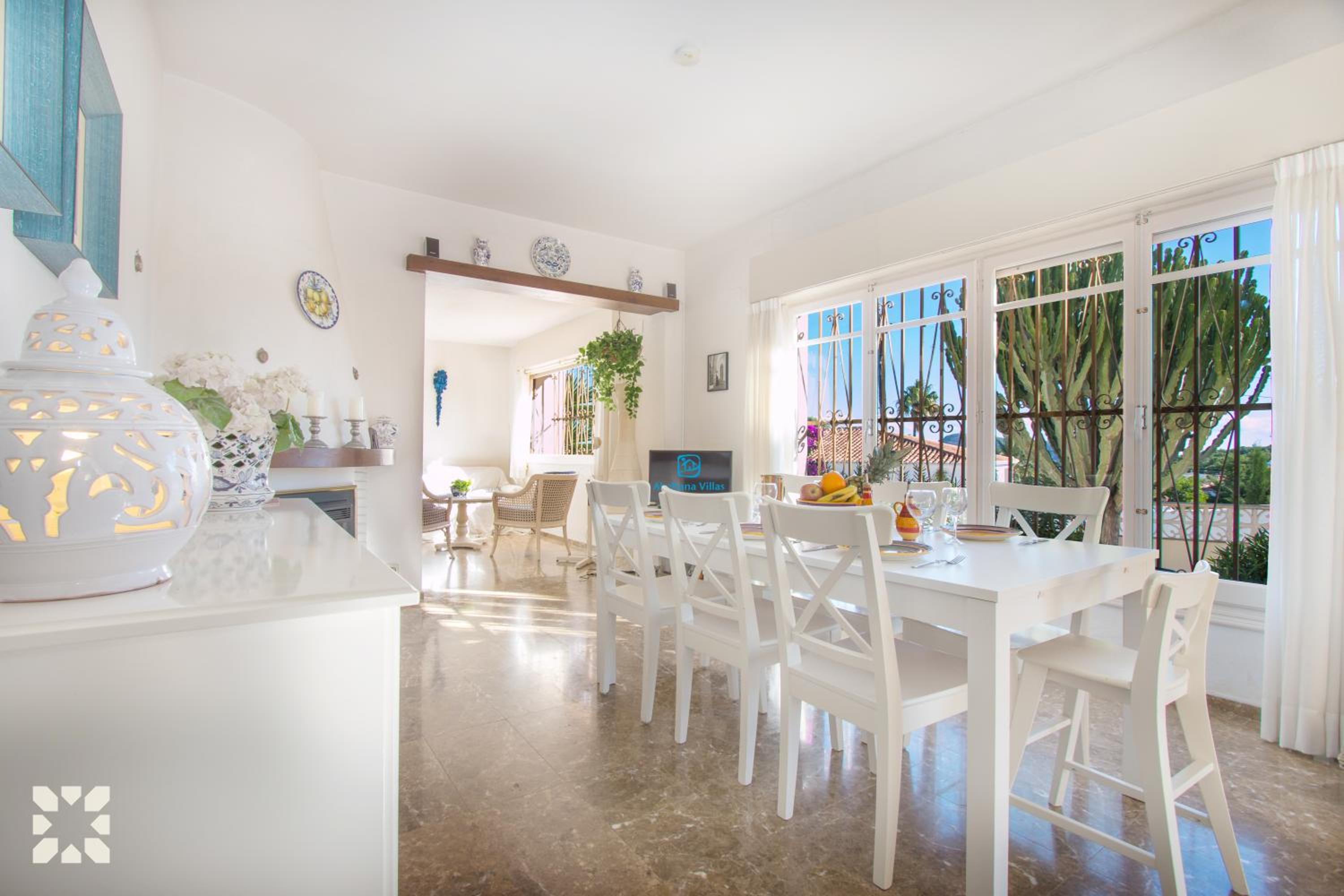 Villa Sol y Sombra by Abahana Villas view 5