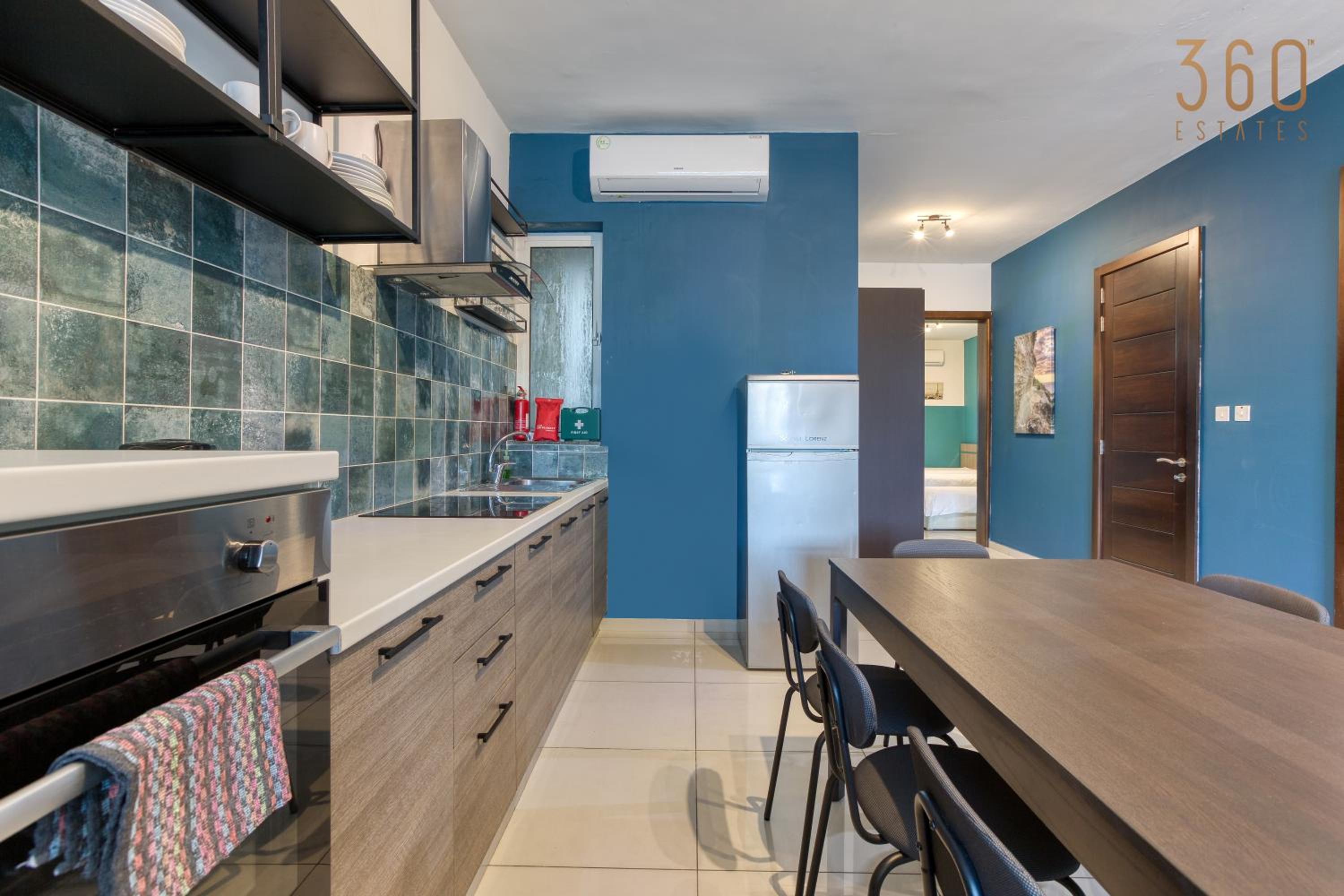 Spacious, 10 Seater Sofa, 3Bed3Bath with WIFI & AC by 360 Estates view 2