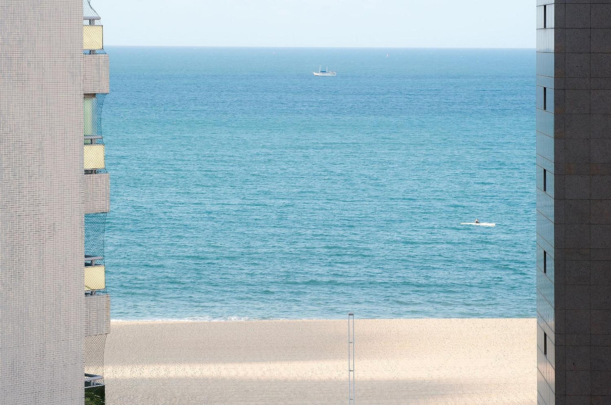 Zen #603 - Apê na Praia de Meireles by Carpediem