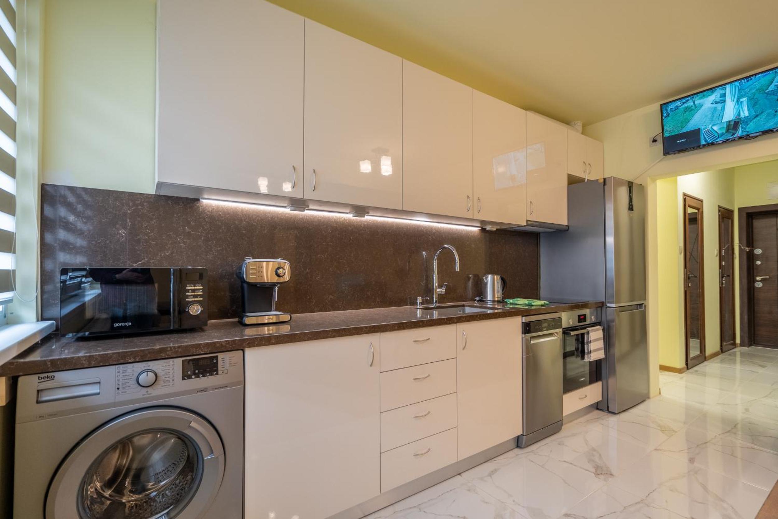 Top Location Central New & Spacious 3 BDR apt Medical Academy