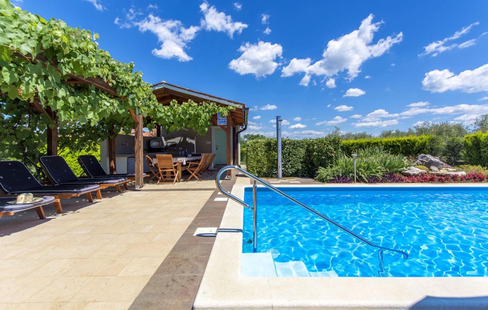 Beautiful Villa Judita with pool in Tar
