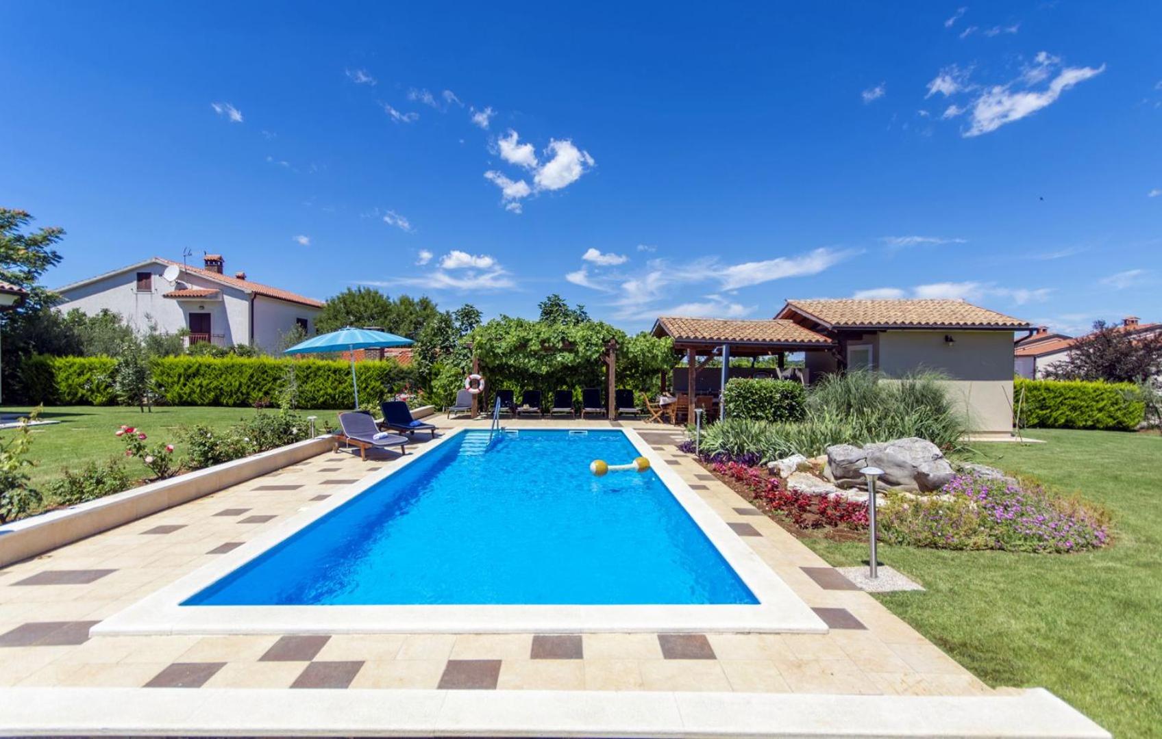 Beautiful Villa Judita with pool in Tar