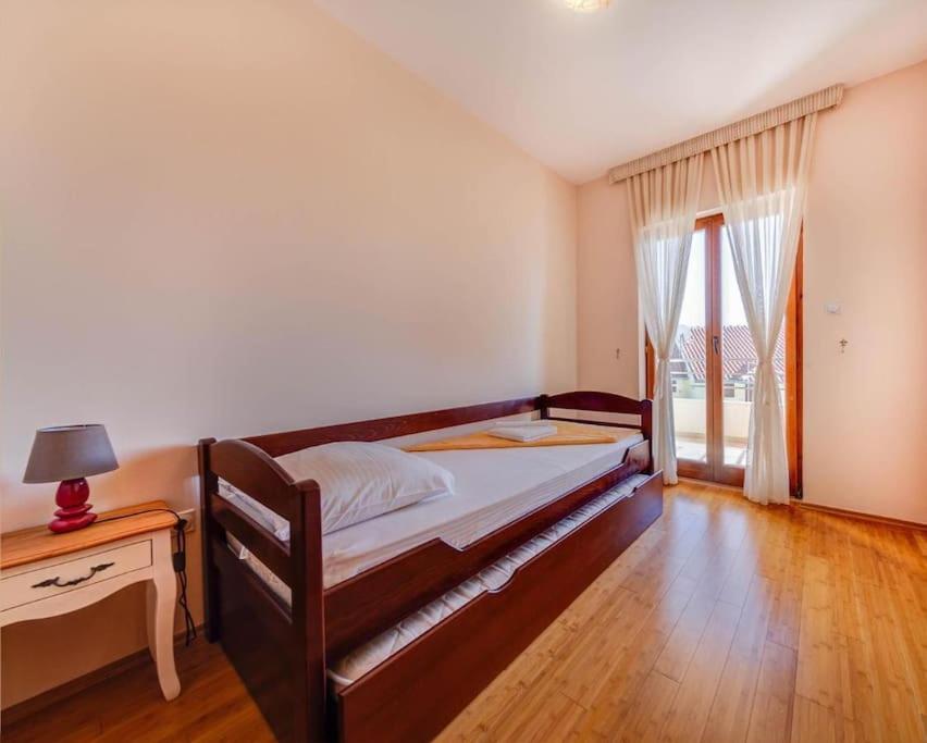Marine Bay Kamenari Three Bedroom Apartment & Pool view 4