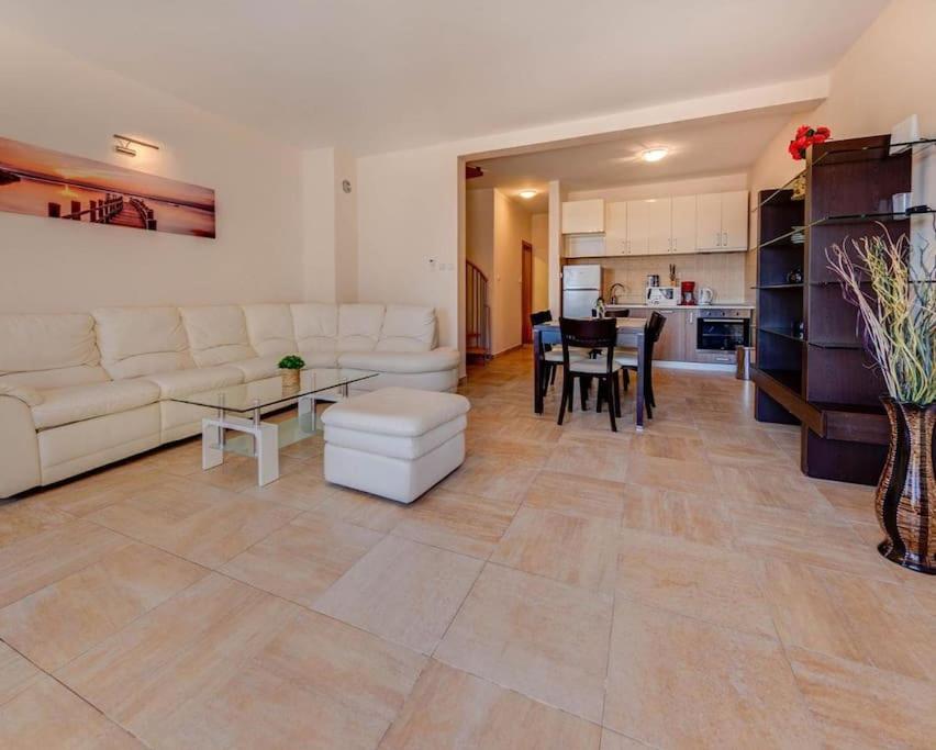 Marine Bay Kamenari Three Bedroom Apartment & Pool view 3