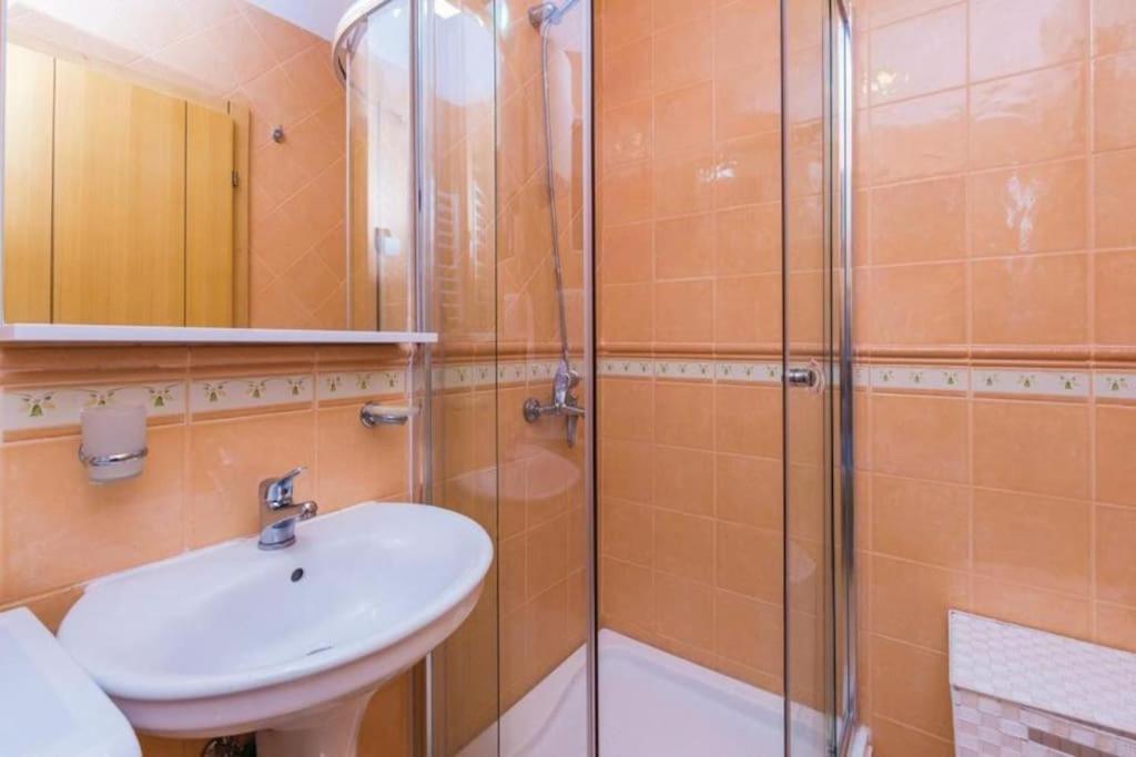 Marine Bay Kamenari Three Bedroom Apartment & Pool view 2