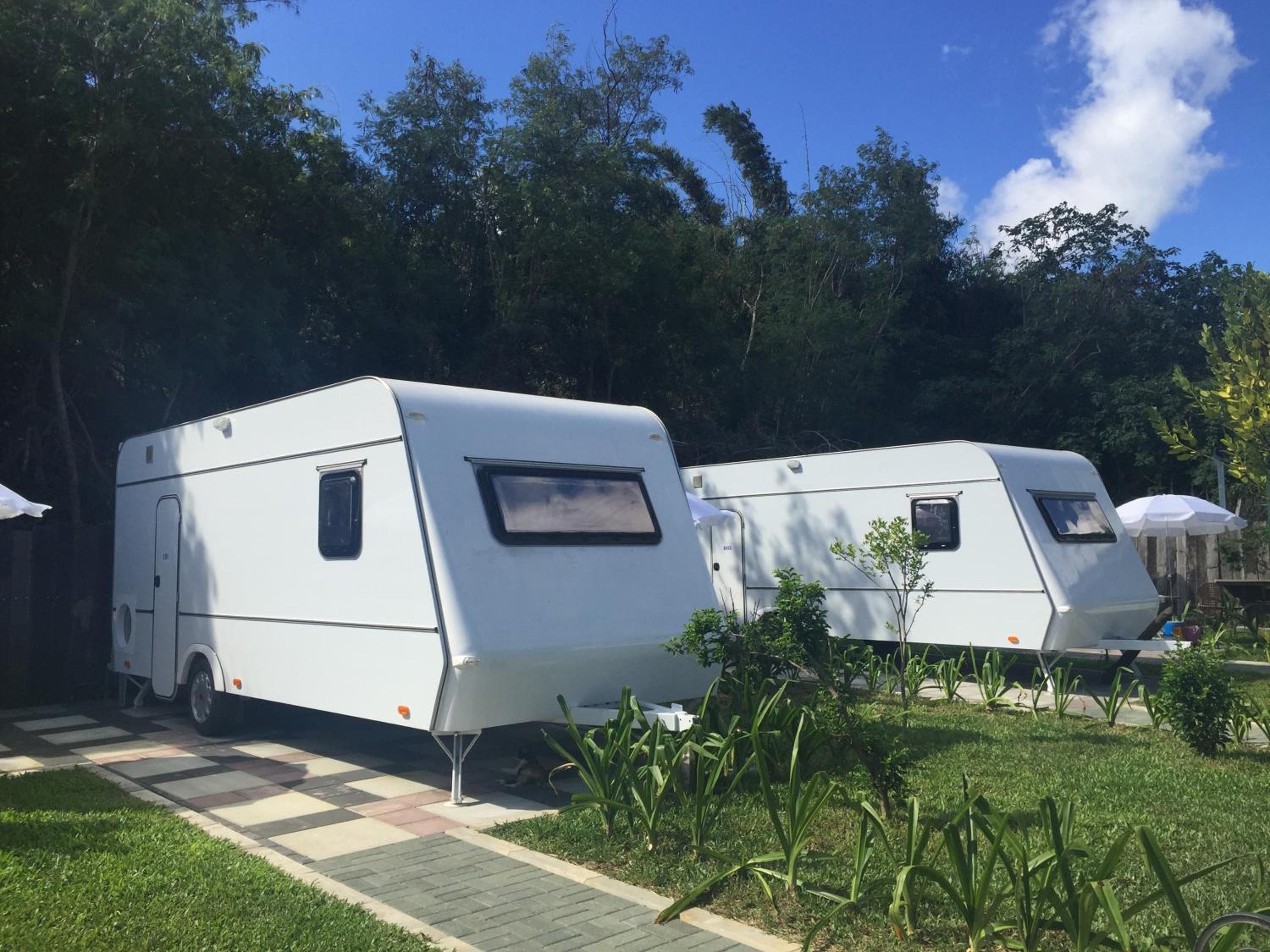Kenting Houbihu Camping Car B&B