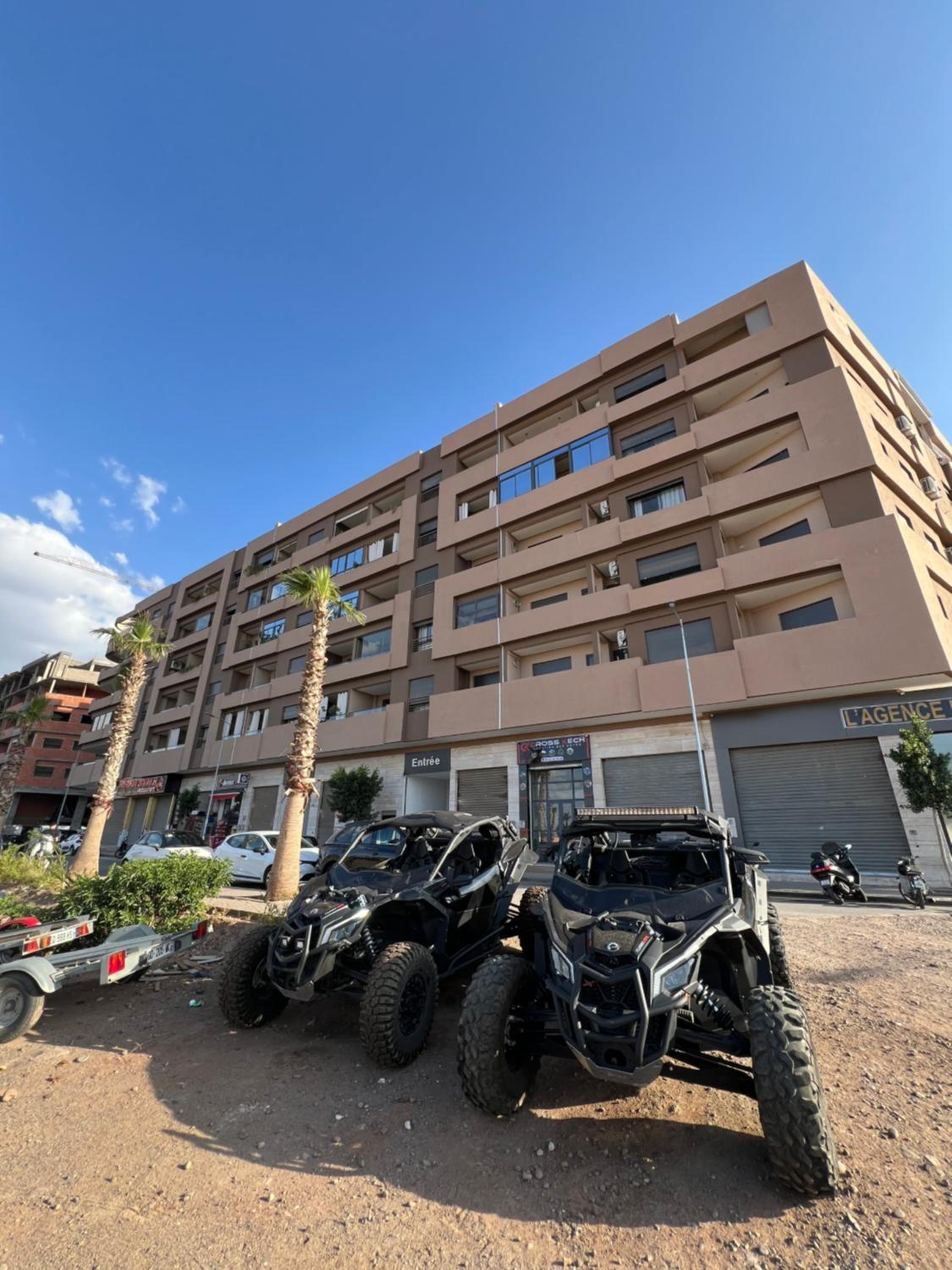 Superbe appartement en ville piscine parking M32 view 2