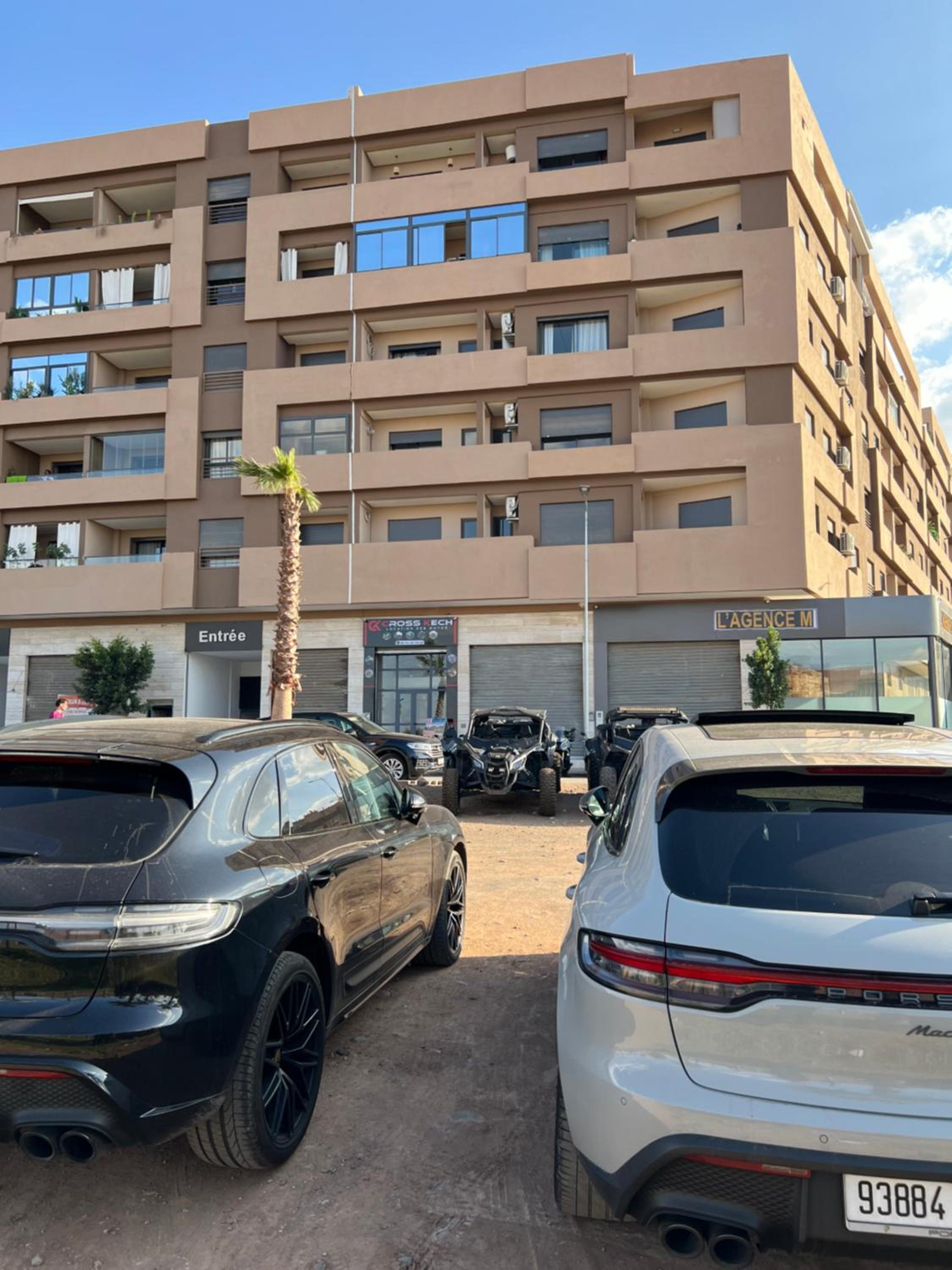 Superbe appartement en ville piscine parking M32 view 3