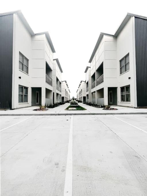 Hotel New Luxury Townhome - Image 1