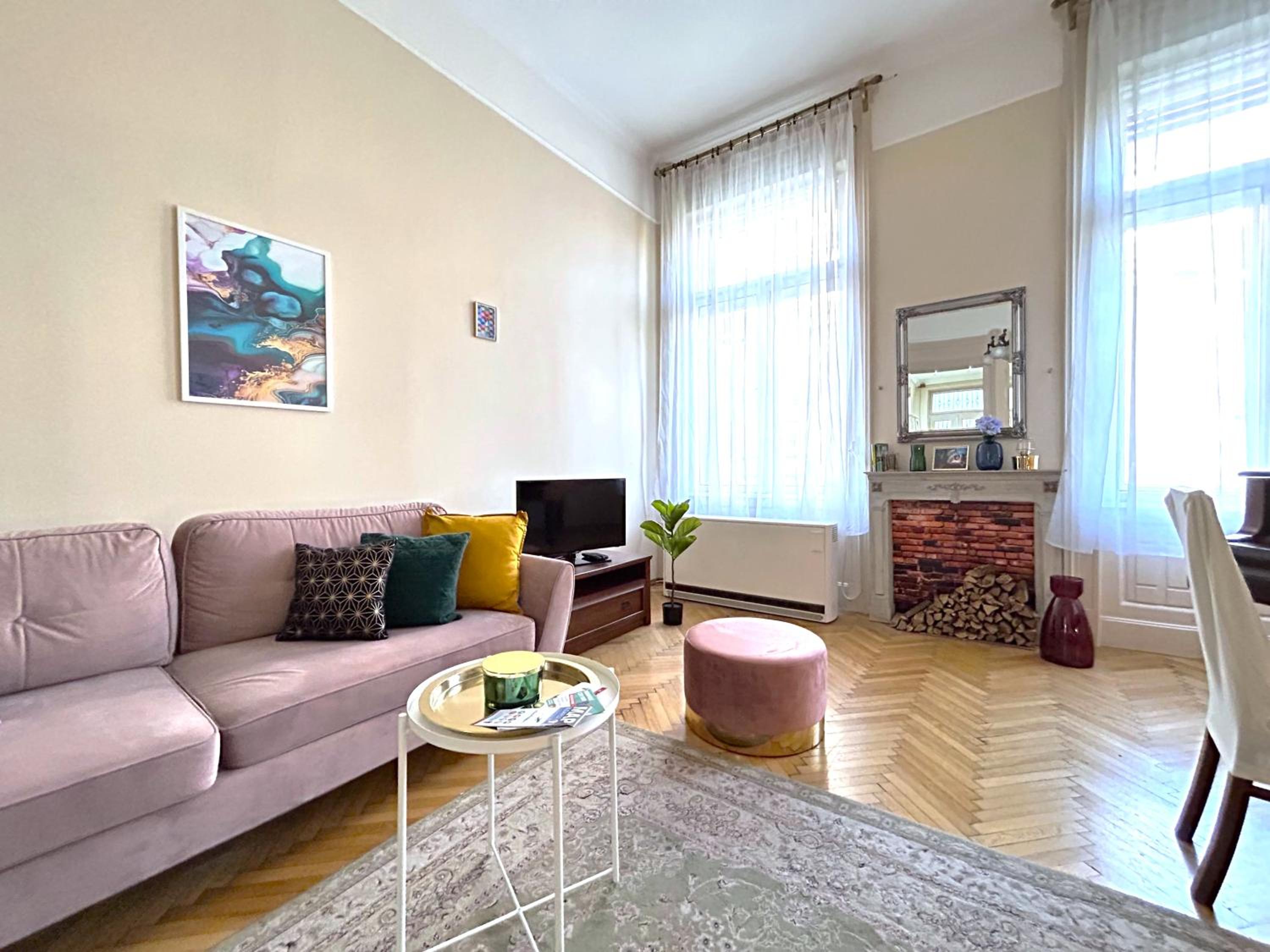 2 rooms Between of Chain bridge, Cathedral, Parlament,Castle area view 5