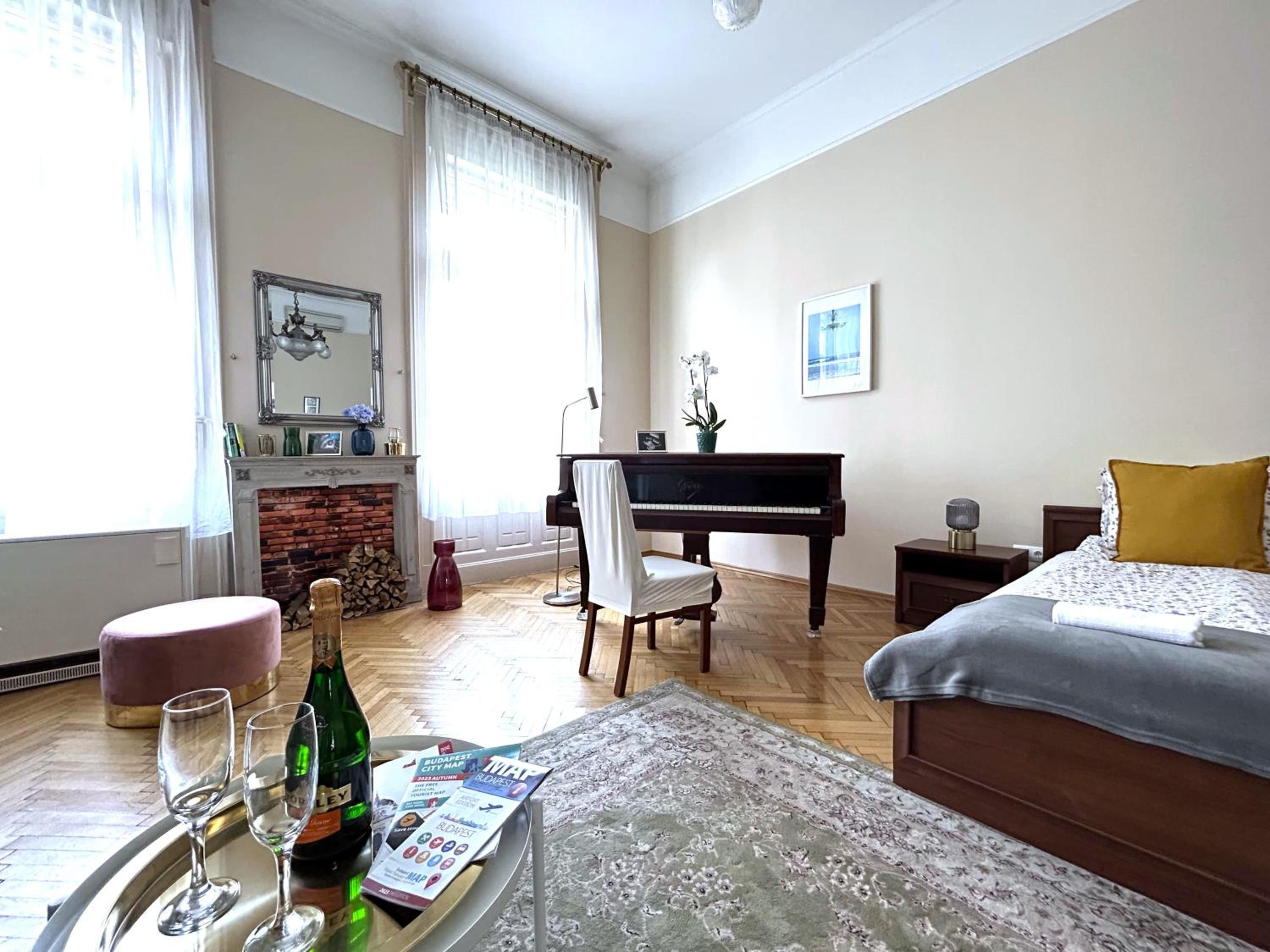 2 rooms Between of Chain bridge, Cathedral, Parlament,Castle area view 2