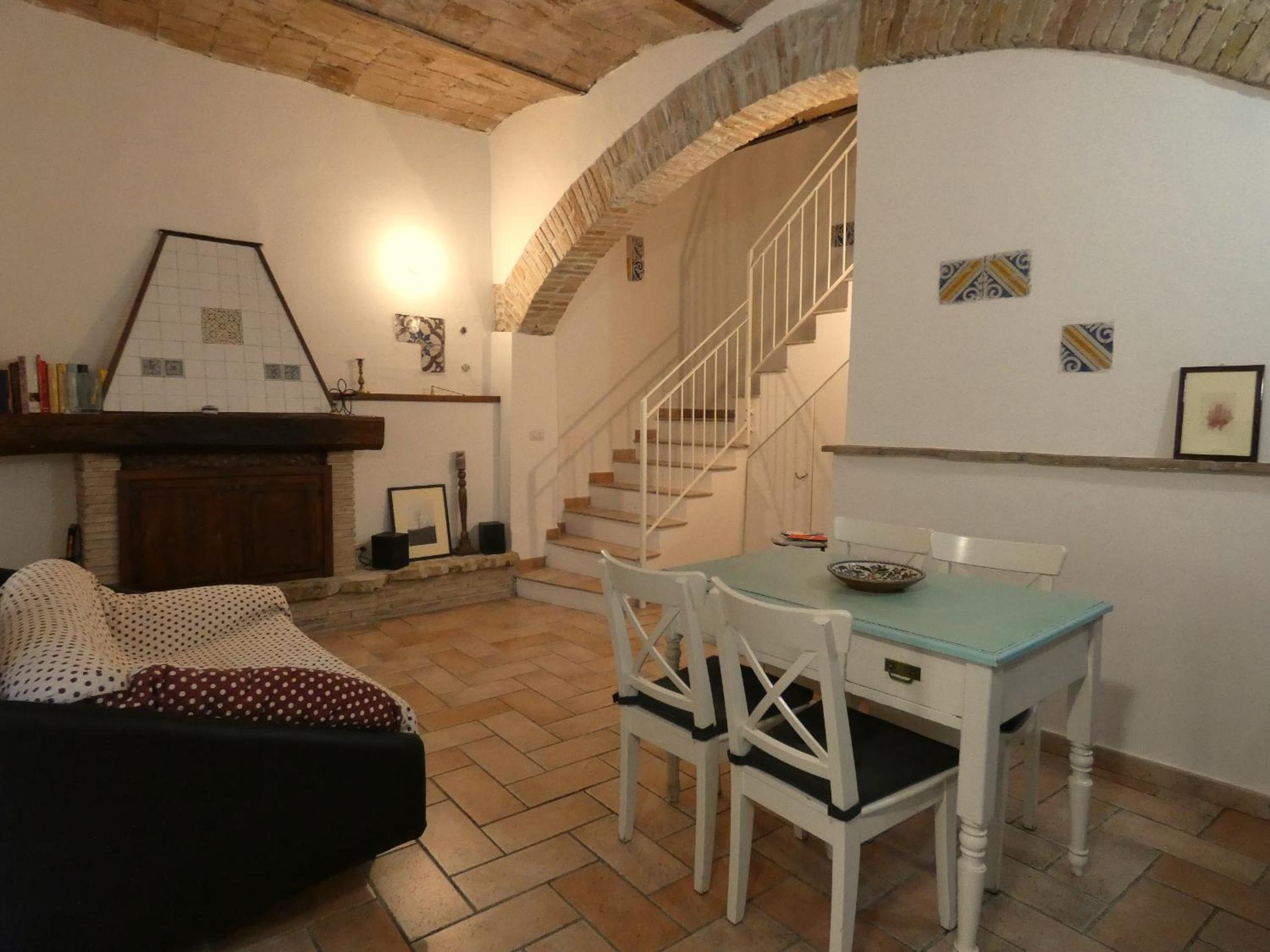 SCAPPO IN UMBRIA, nel vicolo photo 5