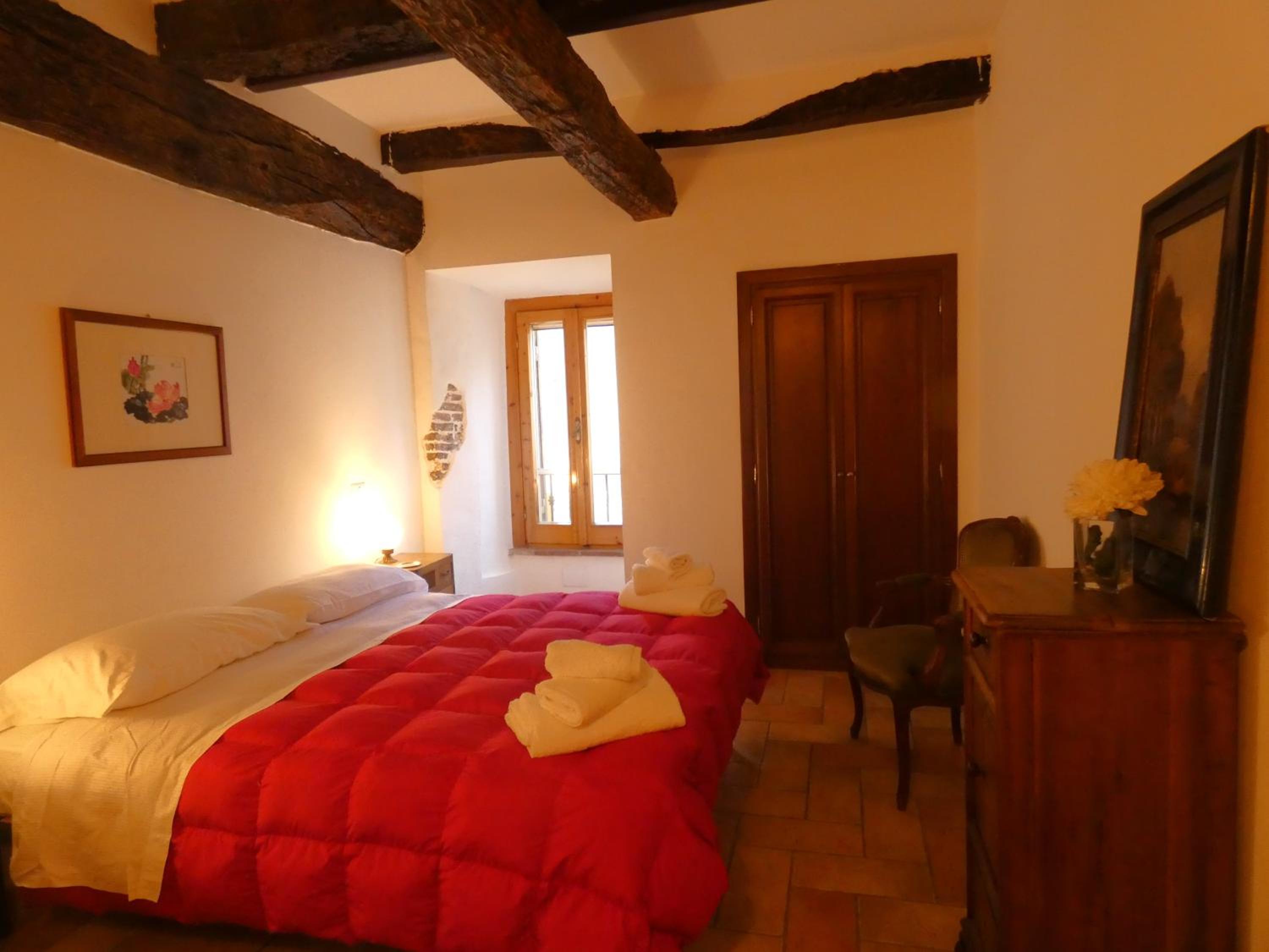 SCAPPO IN UMBRIA, nel vicolo photo 4