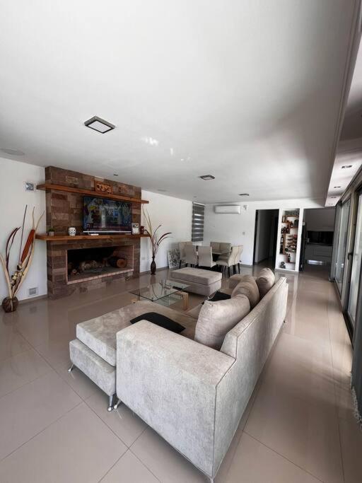 Exclusiva casa de primer nivel de dos habitaciones