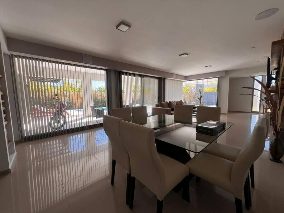 Exclusiva casa de primer nivel de dos habitaciones