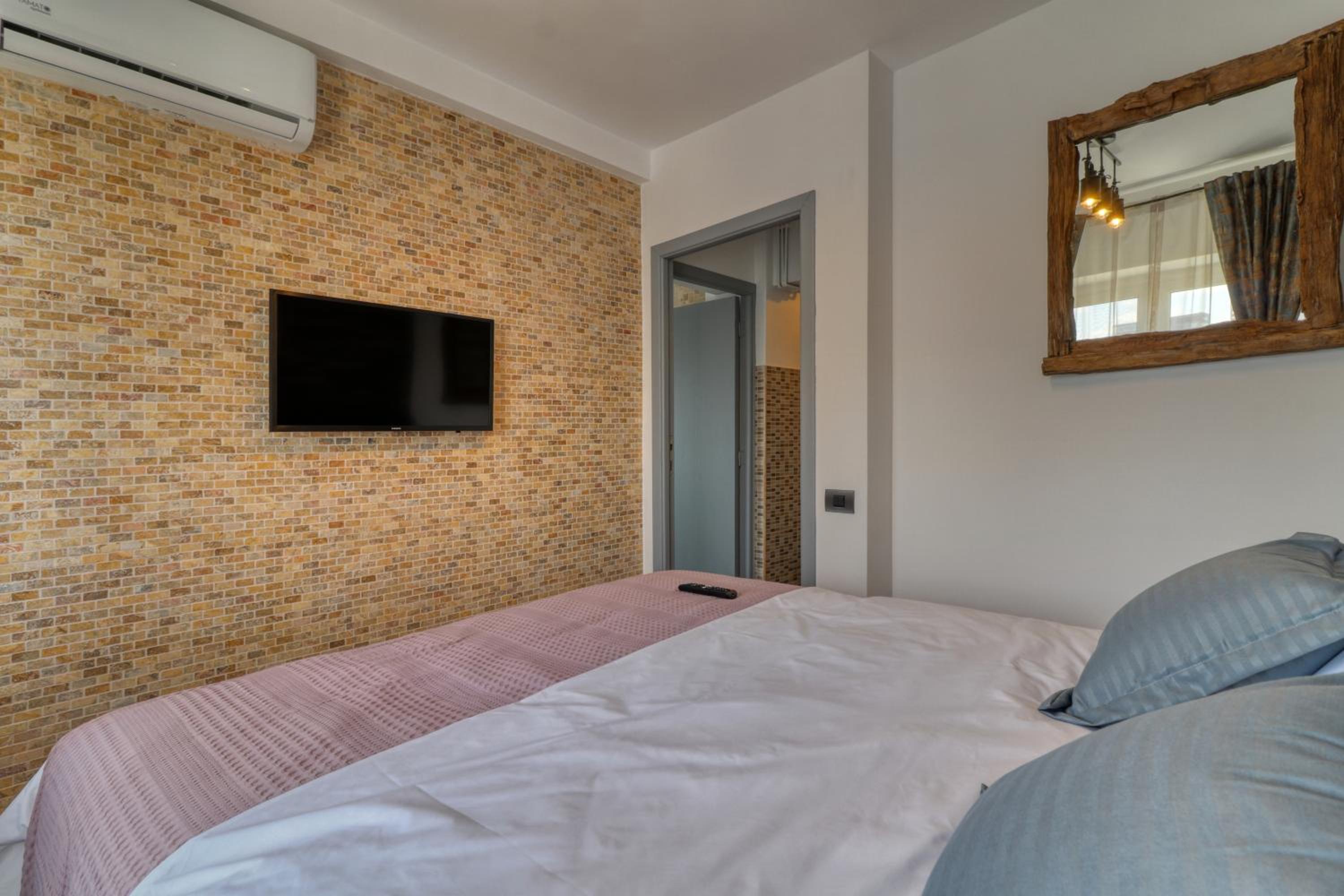 RDI Elegance Apartment Downtown